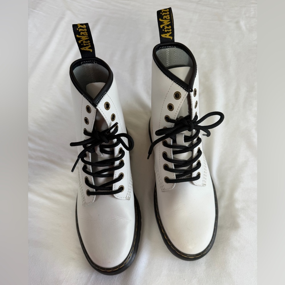 Dr. Martens White Boots Black Laces size 7 - Picture 13 of 15